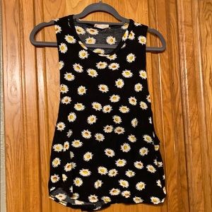 Daisy patterned tank top